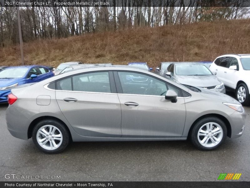 Pepperdust Metallic / Jet Black 2017 Chevrolet Cruze LT