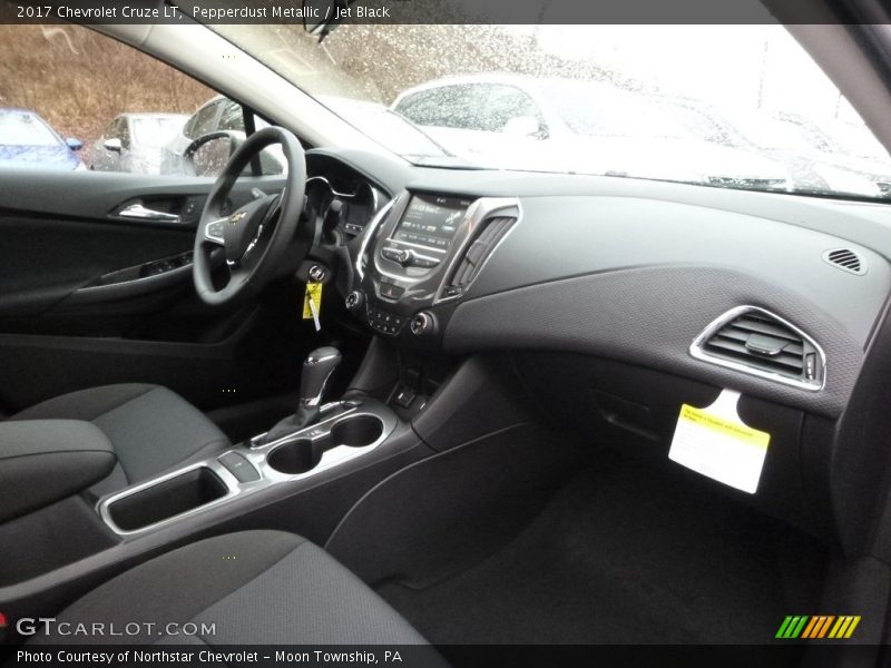 Pepperdust Metallic / Jet Black 2017 Chevrolet Cruze LT