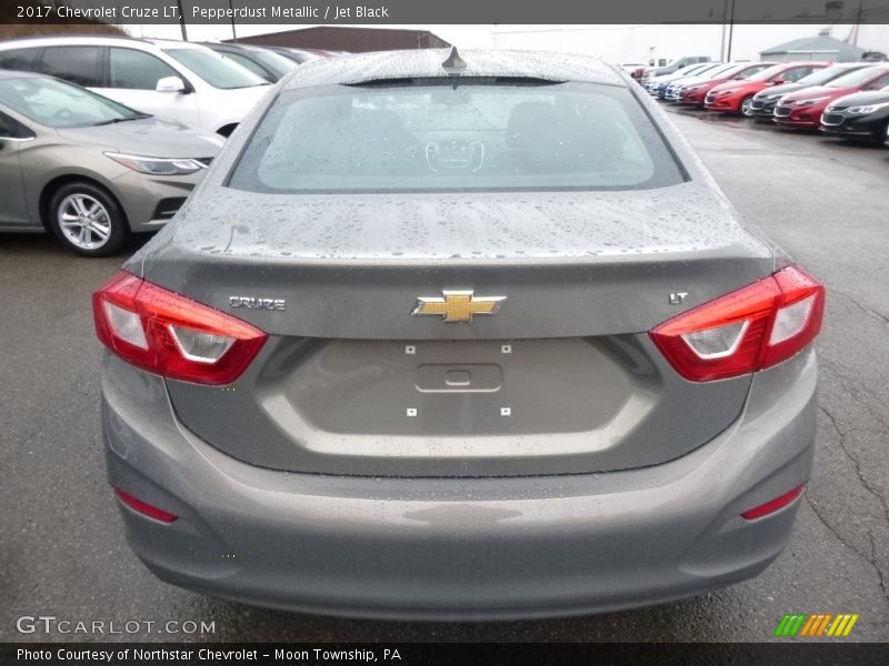 Pepperdust Metallic / Jet Black 2017 Chevrolet Cruze LT