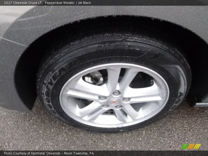 Pepperdust Metallic / Jet Black 2017 Chevrolet Cruze LT