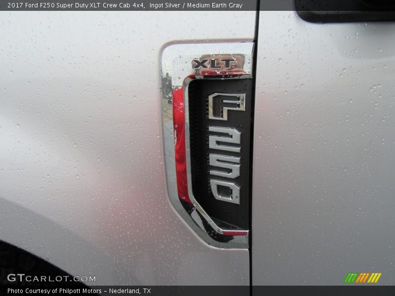  2017 F250 Super Duty XLT Crew Cab 4x4 Logo
