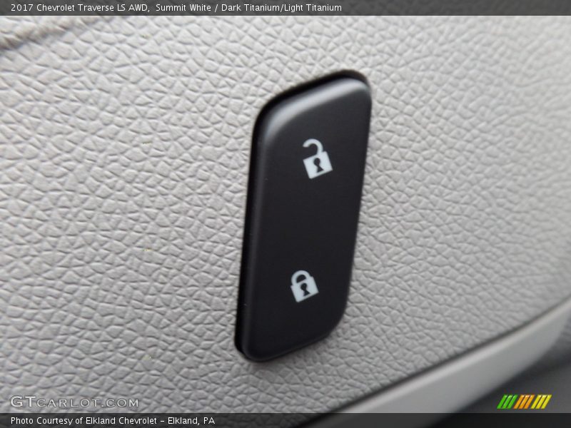 Summit White / Dark Titanium/Light Titanium 2017 Chevrolet Traverse LS AWD