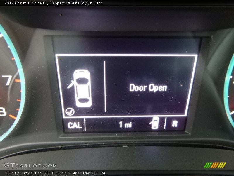 Pepperdust Metallic / Jet Black 2017 Chevrolet Cruze LT