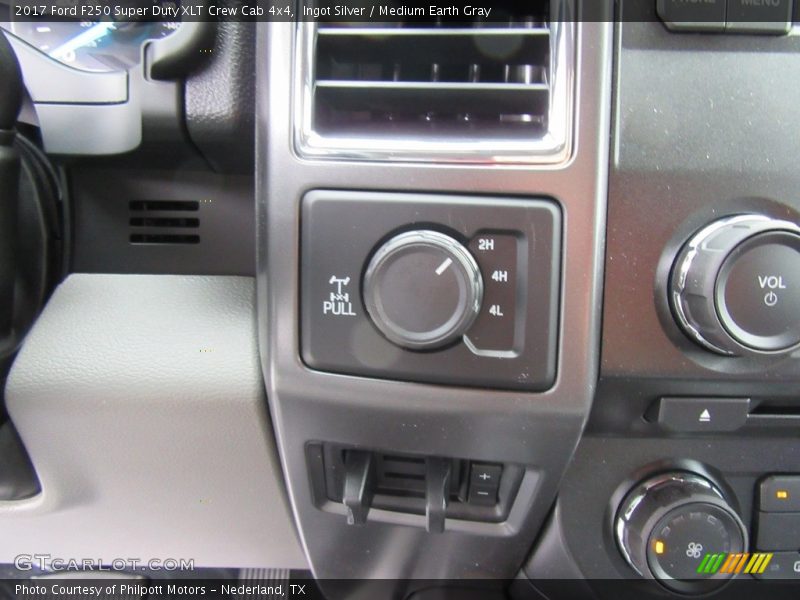 Ingot Silver / Medium Earth Gray 2017 Ford F250 Super Duty XLT Crew Cab 4x4