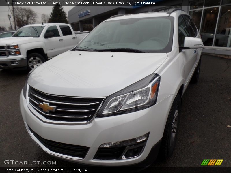Iridescent Pearl Tricoat / Dark Titanium/Light Titanium 2017 Chevrolet Traverse LT AWD