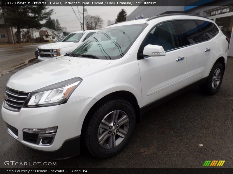 Iridescent Pearl Tricoat / Dark Titanium/Light Titanium 2017 Chevrolet Traverse LT AWD