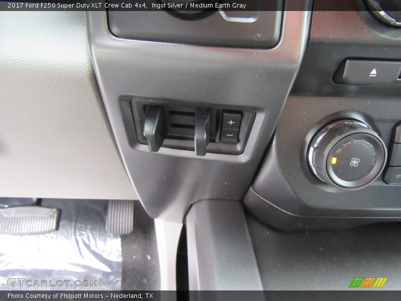 Ingot Silver / Medium Earth Gray 2017 Ford F250 Super Duty XLT Crew Cab 4x4