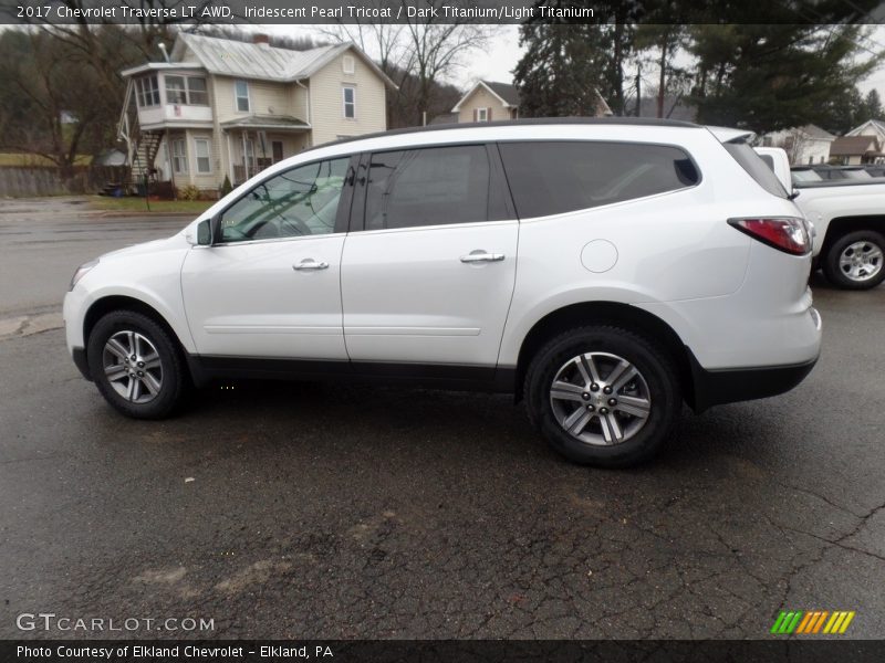 Iridescent Pearl Tricoat / Dark Titanium/Light Titanium 2017 Chevrolet Traverse LT AWD