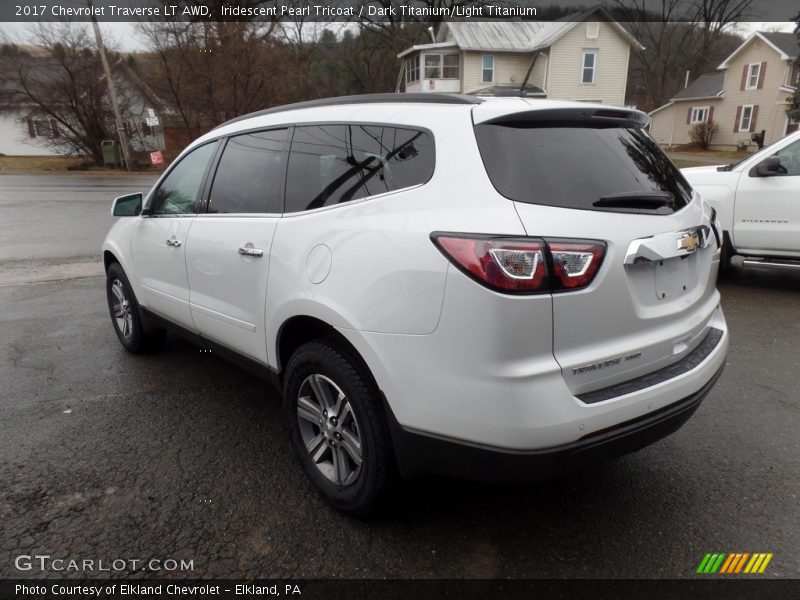 Iridescent Pearl Tricoat / Dark Titanium/Light Titanium 2017 Chevrolet Traverse LT AWD