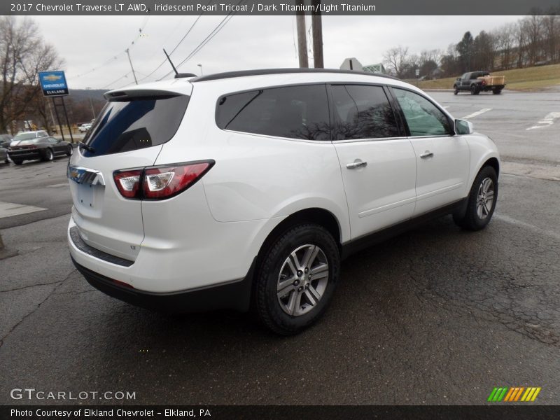 Iridescent Pearl Tricoat / Dark Titanium/Light Titanium 2017 Chevrolet Traverse LT AWD