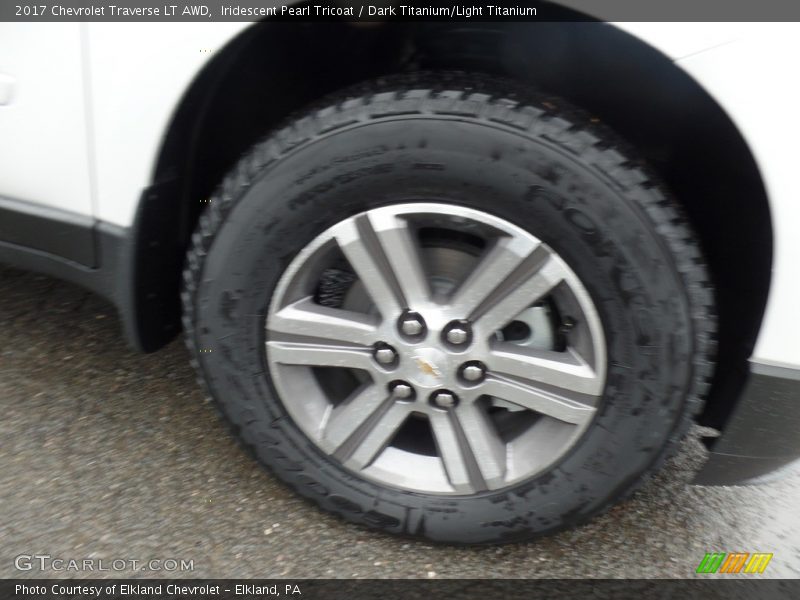 Iridescent Pearl Tricoat / Dark Titanium/Light Titanium 2017 Chevrolet Traverse LT AWD