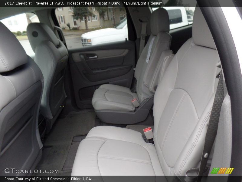 Iridescent Pearl Tricoat / Dark Titanium/Light Titanium 2017 Chevrolet Traverse LT AWD