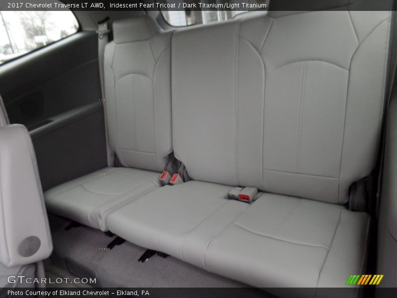 Iridescent Pearl Tricoat / Dark Titanium/Light Titanium 2017 Chevrolet Traverse LT AWD