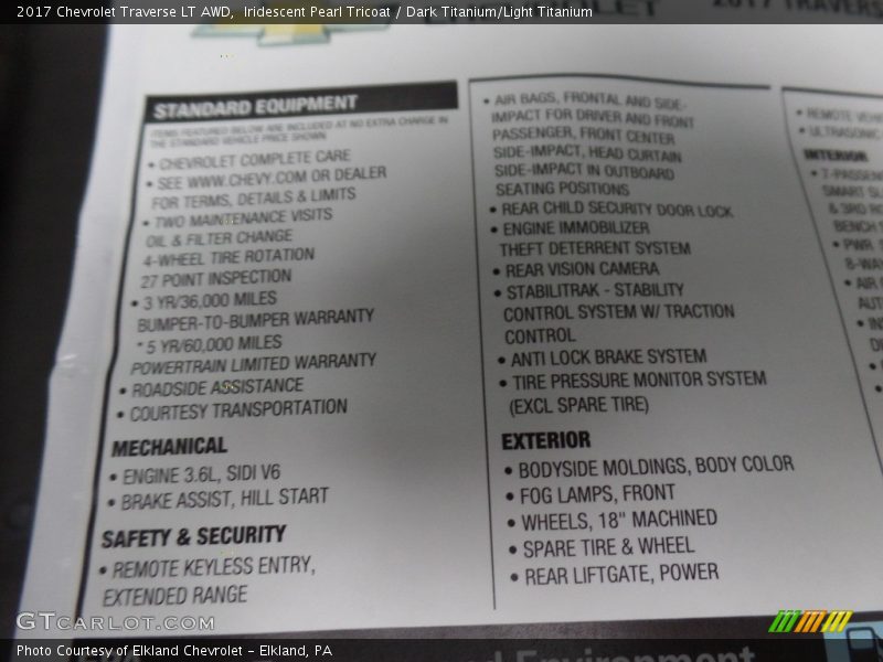 Iridescent Pearl Tricoat / Dark Titanium/Light Titanium 2017 Chevrolet Traverse LT AWD