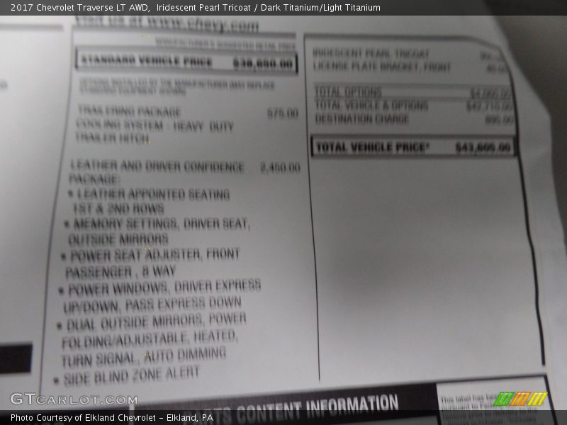Iridescent Pearl Tricoat / Dark Titanium/Light Titanium 2017 Chevrolet Traverse LT AWD