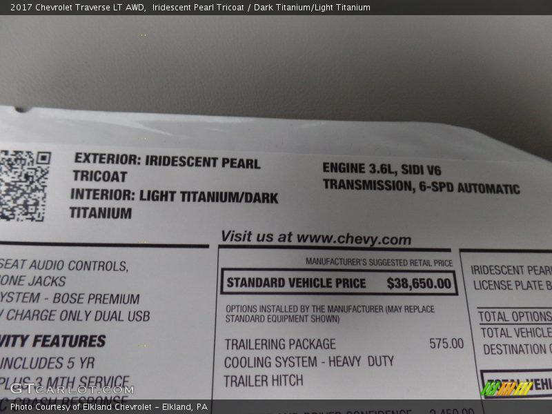 Iridescent Pearl Tricoat / Dark Titanium/Light Titanium 2017 Chevrolet Traverse LT AWD