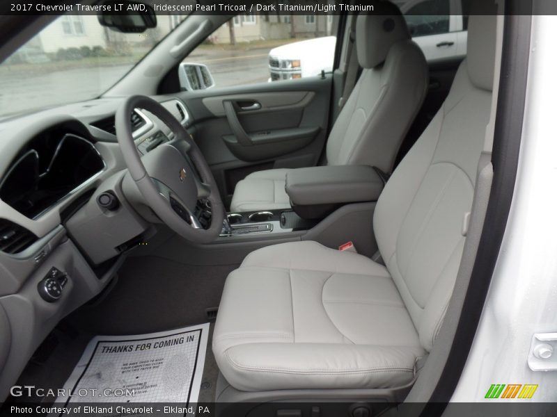 Iridescent Pearl Tricoat / Dark Titanium/Light Titanium 2017 Chevrolet Traverse LT AWD
