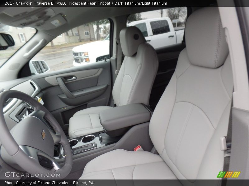 Iridescent Pearl Tricoat / Dark Titanium/Light Titanium 2017 Chevrolet Traverse LT AWD
