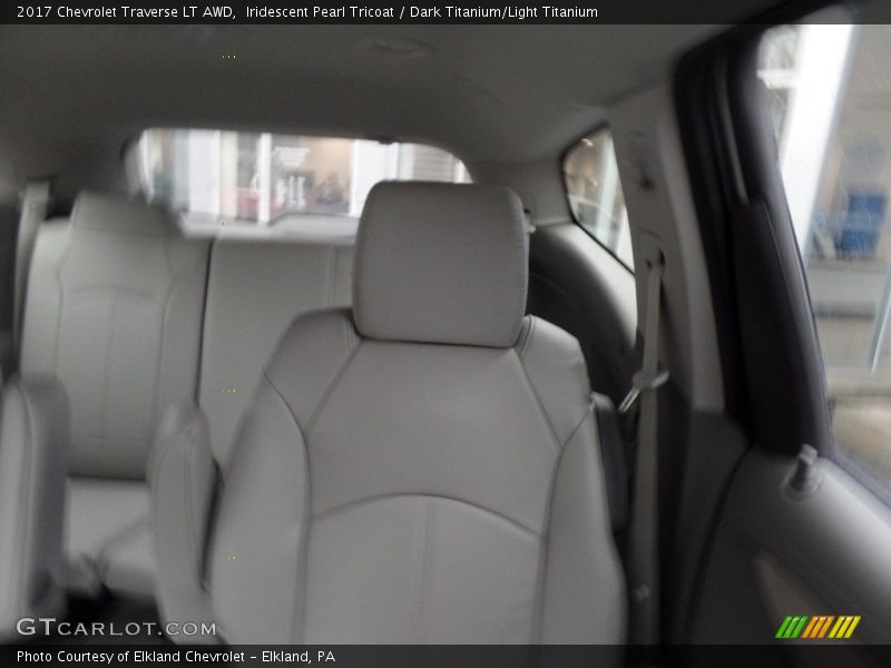 Iridescent Pearl Tricoat / Dark Titanium/Light Titanium 2017 Chevrolet Traverse LT AWD