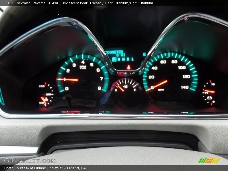 Iridescent Pearl Tricoat / Dark Titanium/Light Titanium 2017 Chevrolet Traverse LT AWD