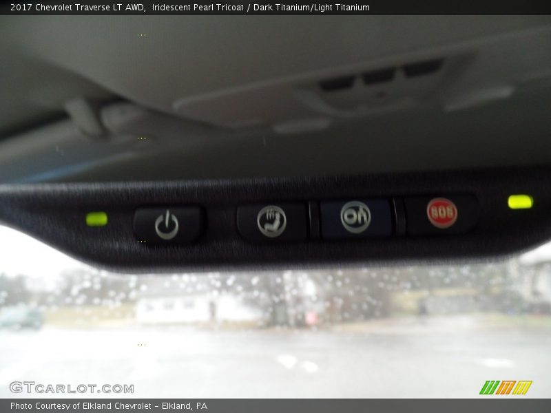 Iridescent Pearl Tricoat / Dark Titanium/Light Titanium 2017 Chevrolet Traverse LT AWD