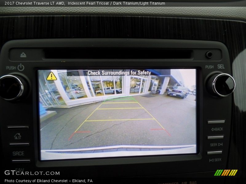 Iridescent Pearl Tricoat / Dark Titanium/Light Titanium 2017 Chevrolet Traverse LT AWD