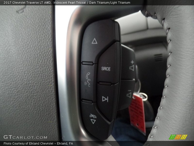 Iridescent Pearl Tricoat / Dark Titanium/Light Titanium 2017 Chevrolet Traverse LT AWD