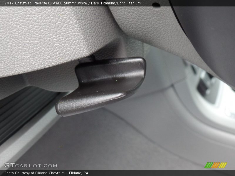 Summit White / Dark Titanium/Light Titanium 2017 Chevrolet Traverse LS AWD