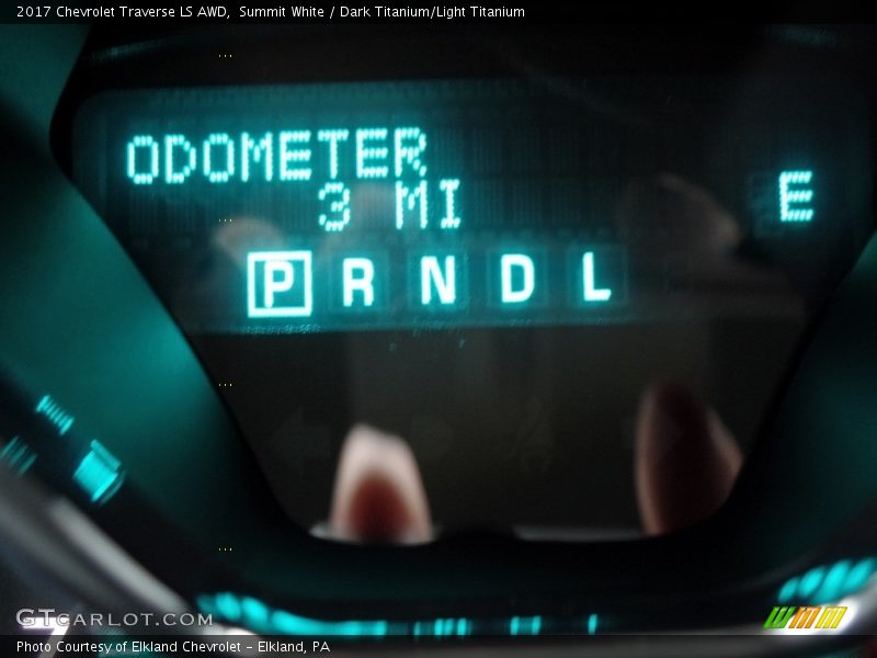 Summit White / Dark Titanium/Light Titanium 2017 Chevrolet Traverse LS AWD