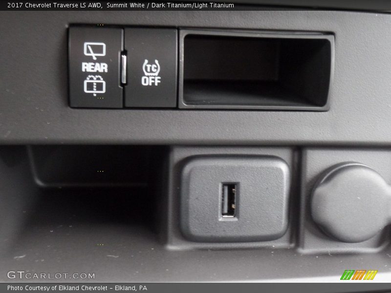 Summit White / Dark Titanium/Light Titanium 2017 Chevrolet Traverse LS AWD