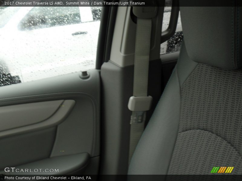 Summit White / Dark Titanium/Light Titanium 2017 Chevrolet Traverse LS AWD