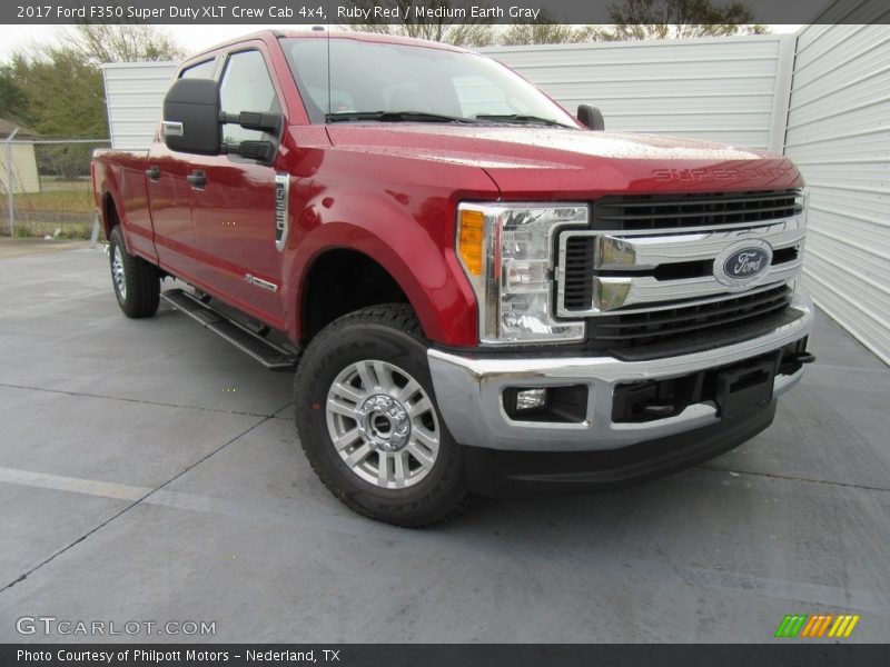 Front 3/4 View of 2017 F350 Super Duty XLT Crew Cab 4x4