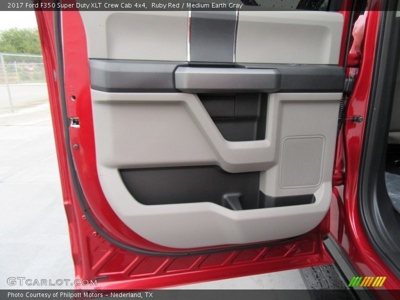 Door Panel of 2017 F350 Super Duty XLT Crew Cab 4x4