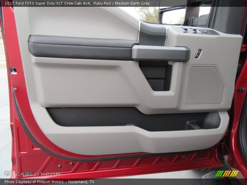 Door Panel of 2017 F350 Super Duty XLT Crew Cab 4x4