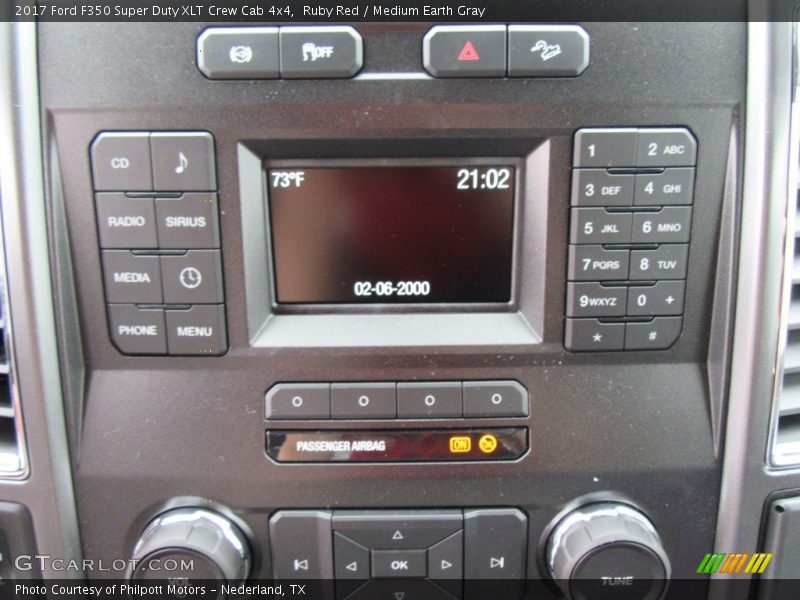 Controls of 2017 F350 Super Duty XLT Crew Cab 4x4