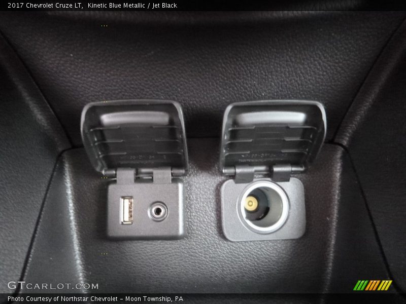 Kinetic Blue Metallic / Jet Black 2017 Chevrolet Cruze LT