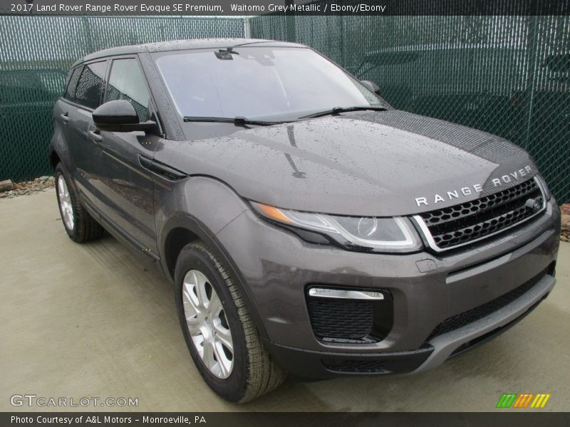 Front 3/4 View of 2017 Range Rover Evoque SE Premium