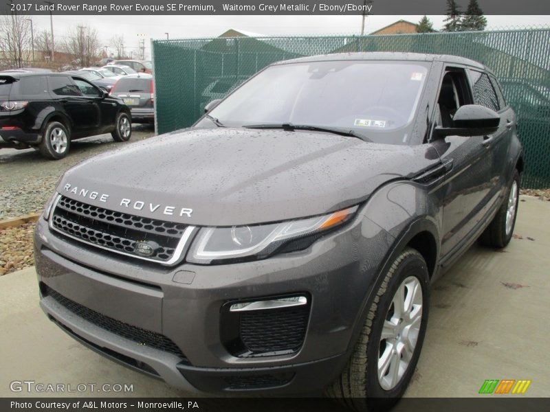 Front 3/4 View of 2017 Range Rover Evoque SE Premium