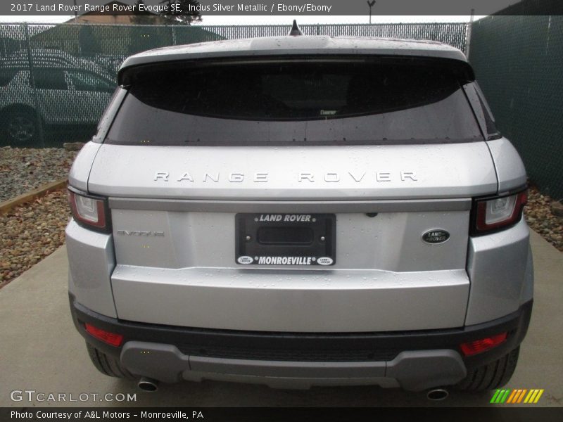 Indus Silver Metallic / Ebony/Ebony 2017 Land Rover Range Rover Evoque SE