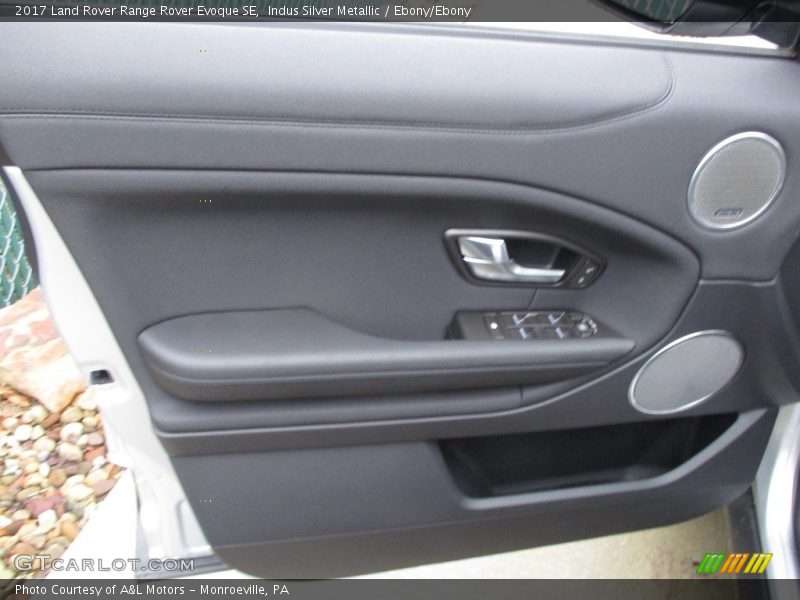 Indus Silver Metallic / Ebony/Ebony 2017 Land Rover Range Rover Evoque SE