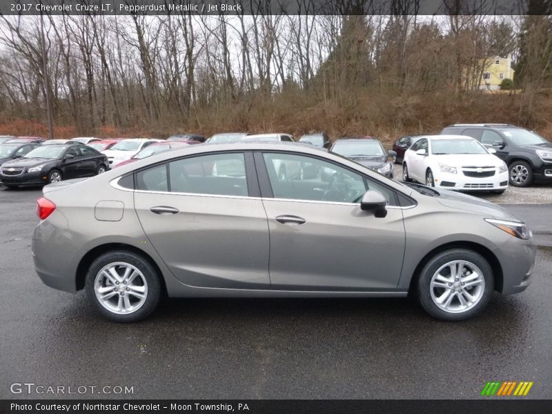 Pepperdust Metallic / Jet Black 2017 Chevrolet Cruze LT