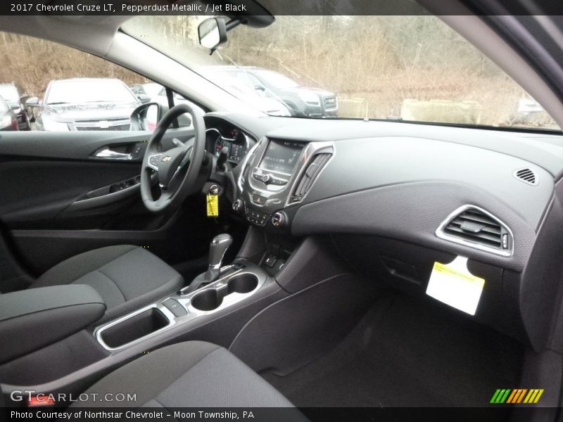 Pepperdust Metallic / Jet Black 2017 Chevrolet Cruze LT