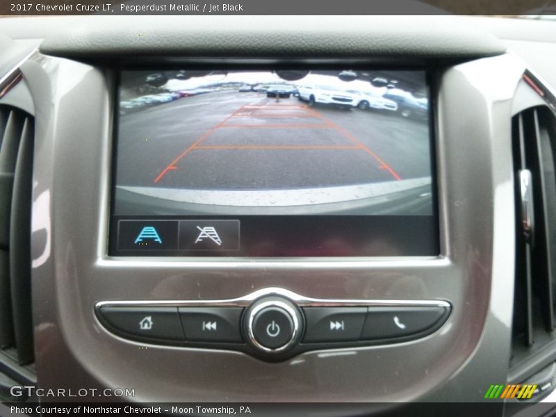 Pepperdust Metallic / Jet Black 2017 Chevrolet Cruze LT