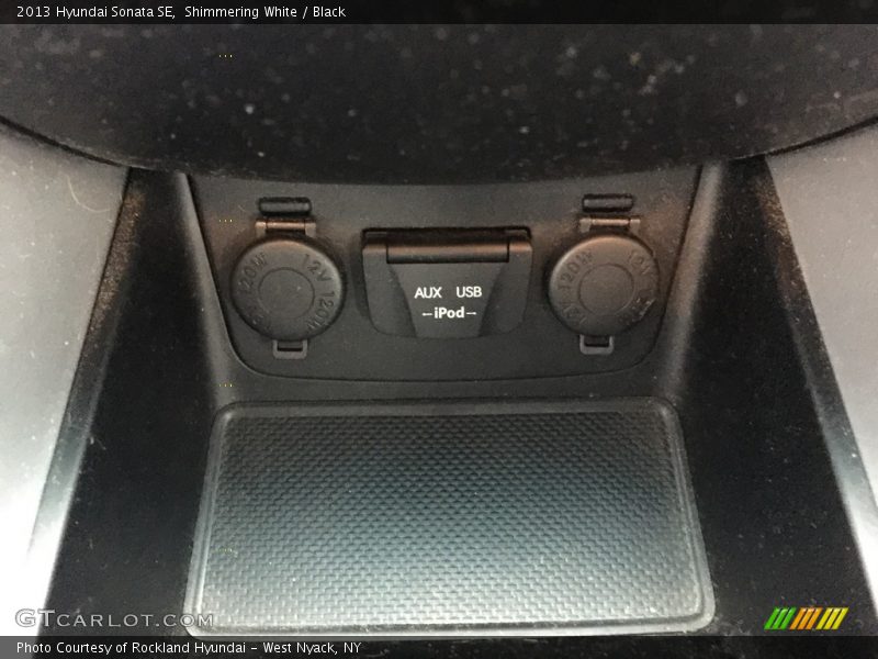 Shimmering White / Black 2013 Hyundai Sonata SE