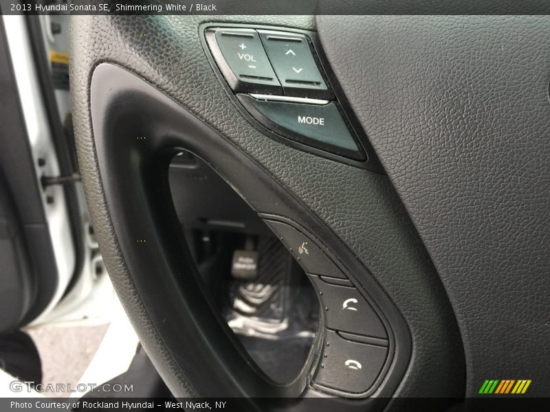 Shimmering White / Black 2013 Hyundai Sonata SE