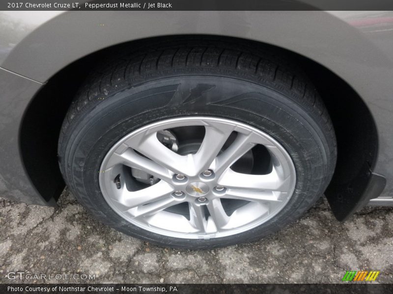 Pepperdust Metallic / Jet Black 2017 Chevrolet Cruze LT