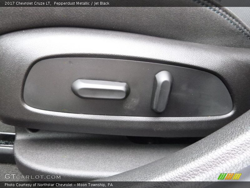 Pepperdust Metallic / Jet Black 2017 Chevrolet Cruze LT