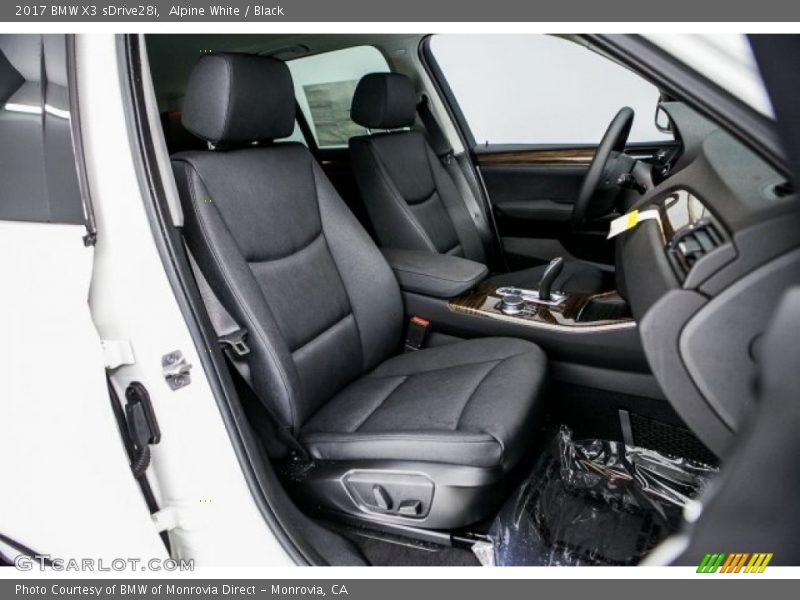 Alpine White / Black 2017 BMW X3 sDrive28i