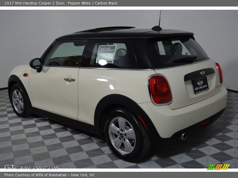 Pepper White / Carbon Black 2017 Mini Hardtop Cooper 2 Door