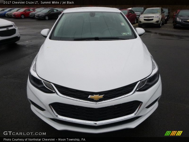 Summit White / Jet Black 2017 Chevrolet Cruze LT